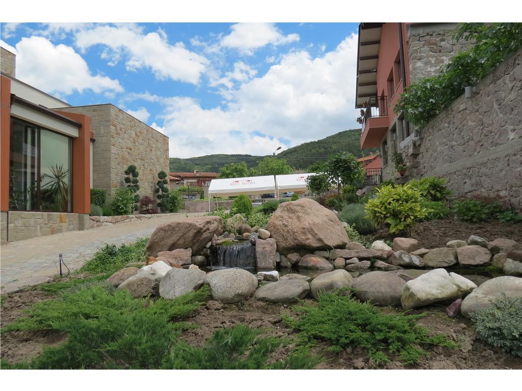 Yustina Villas Guest House Экстерьер фото