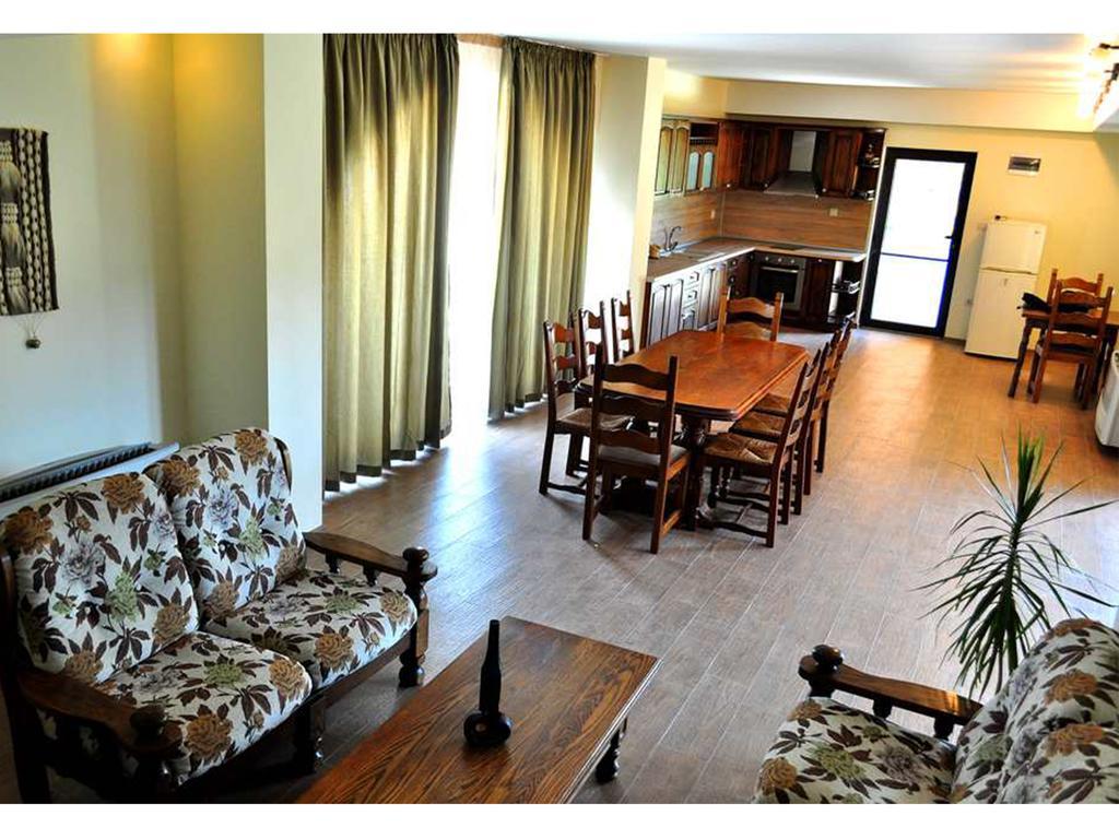 Yustina Villas Guest House Экстерьер фото